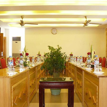 Lao Cai Galaxy Hotel Bagian luar foto