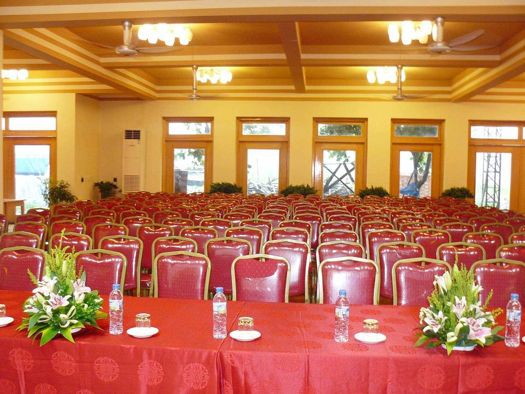 Lao Cai Galaxy Hotel Bagian luar foto