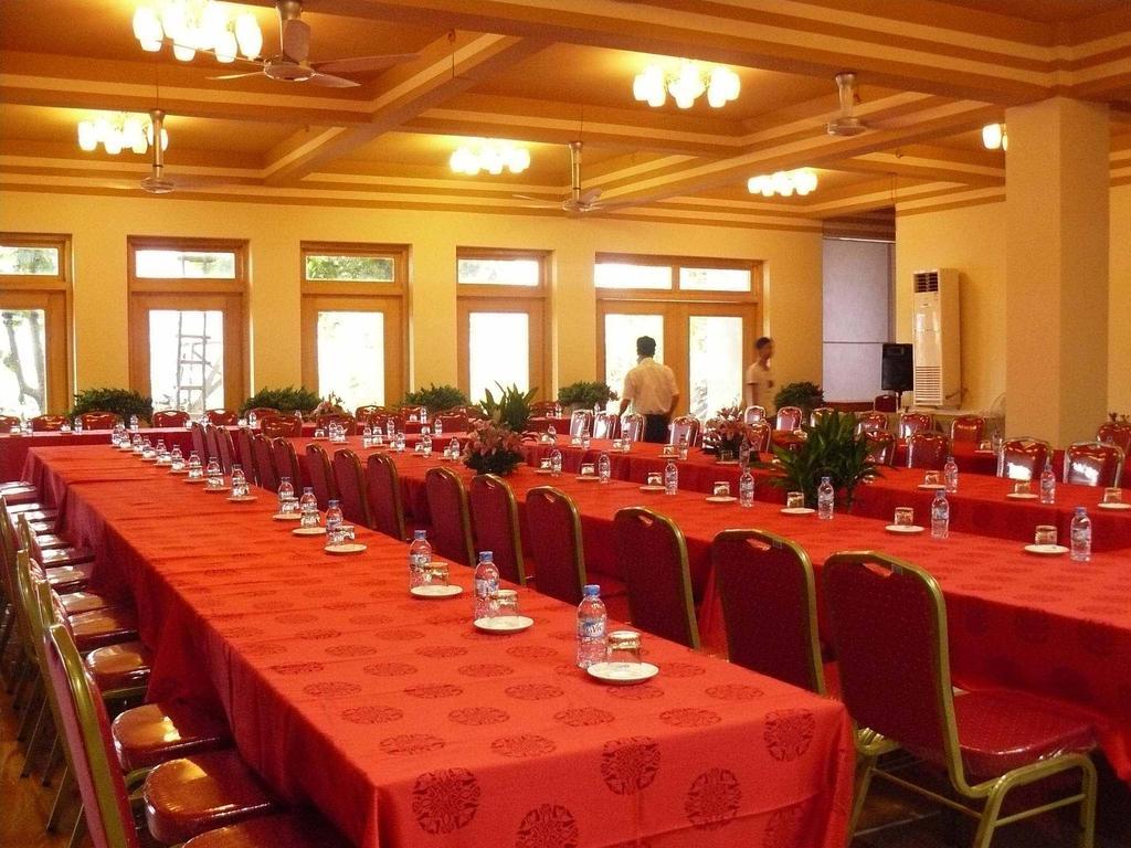 Lao Cai Galaxy Hotel Bagian luar foto